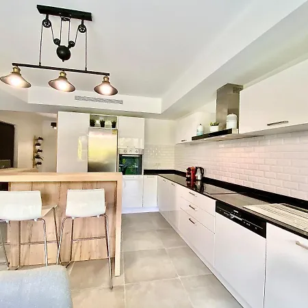 Elia-parking-jardin-piscine-climatisation Appartement Roquebrune-Cap-Martin