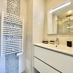 Elia-parking-jardin-piscine-climatisation Daire