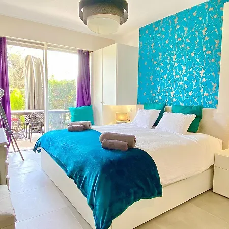 Elia-parking-jardin-piscine-climatisation Apartment *