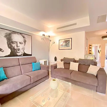 Apartment Elia-parking-jardin-piscine-climatisation *