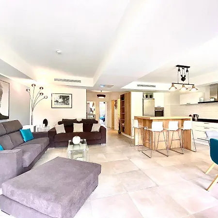 Apartment Elia-parking-jardin-piscine-climatisation *