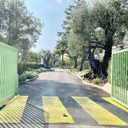 Elia-parking-jardin-piscine-climatisation Roquebrune-Cap-Martin