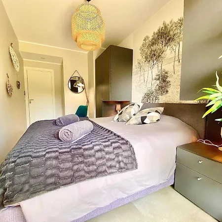 Elia-parking-jardin-piscine-climatisation Apartment