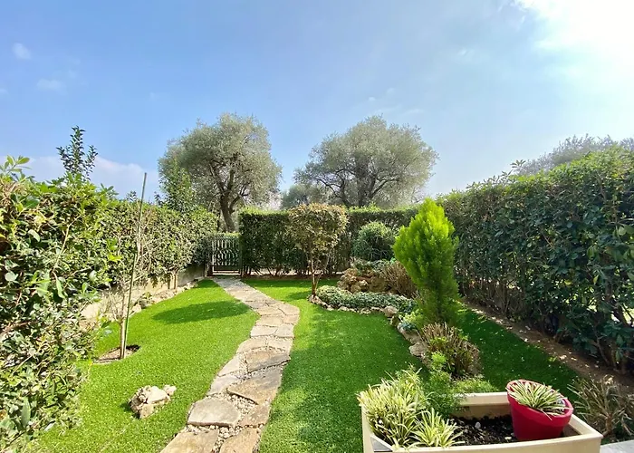 アパート Elia-parking-jardin-piscine-climatisation *