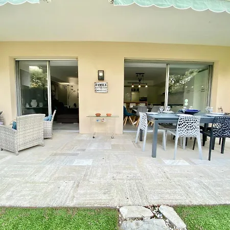 Elia-parking-jardin-piscine-climatisation *