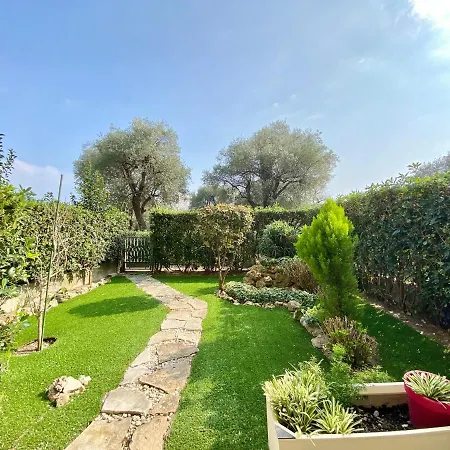 Appartement Elia-parking-jardin-piscine-climatisation *